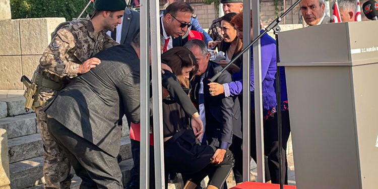 Törende konuşma yaparken fenalık geçirdi