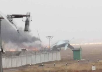 ABD’de eski tip iki gösteri uçağı havada çarpıştı