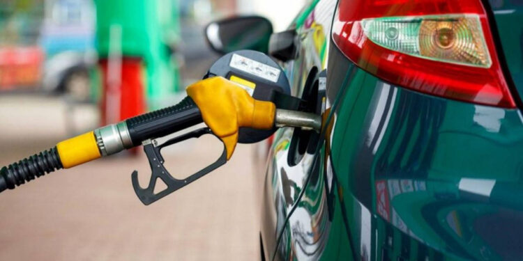 95 ve 98 oktan benzine zam geldi.