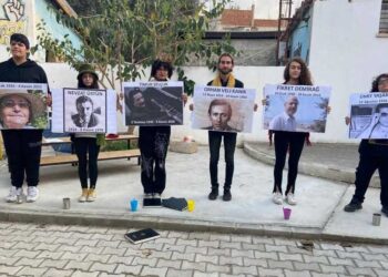 Baraka Gençlik Tiyatrosu’ndan “Şiirin Sonbaharı”…