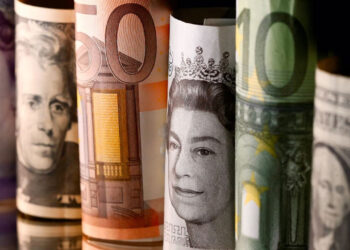 Sterlin 22,18 liradan, euro 19,42 liradan işlem görüyor