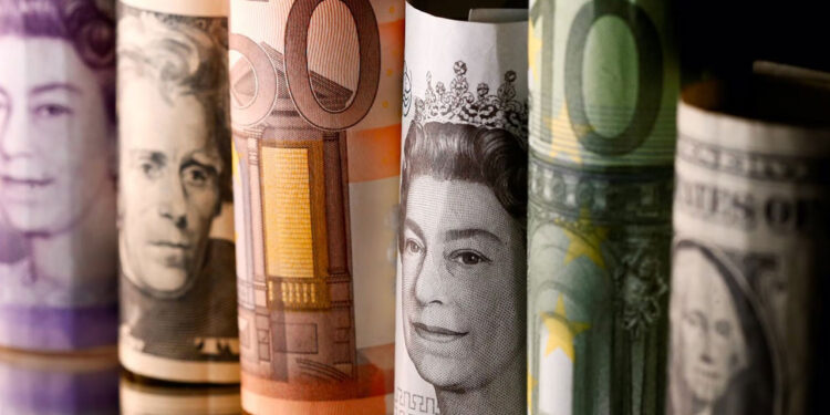 Sterlin 22,18 liradan, euro 19,42 liradan işlem görüyor