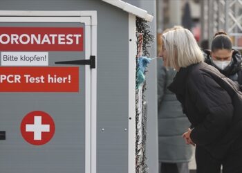 Avrupa İlaç Kurumu: Kovid-19 salgınının devam ettiğini düşünüyoruz