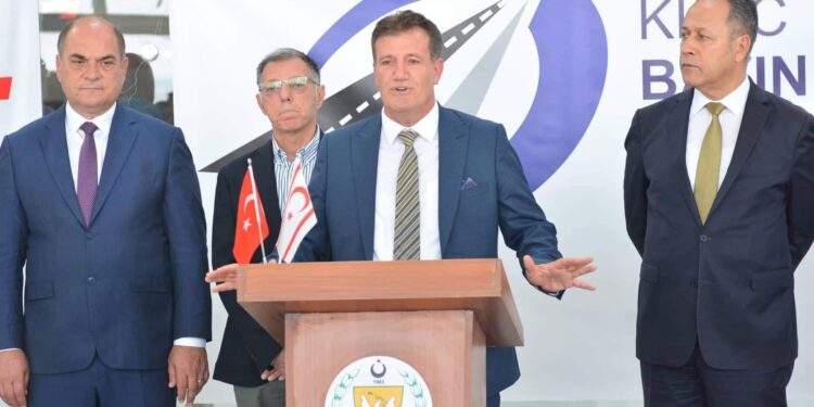 Yeni havalimanı basına tanıtılıyor.. Arıklı: “Devasa bir yatırım. Açılış için eksik cihazların gelmesini bekliyoruz”