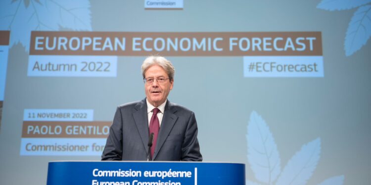 AB, büyüme beklentisini düşürürken, enflasyon beklentisini yükseltti