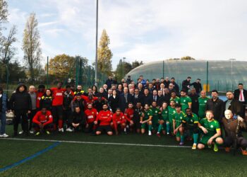 Cumhurbaşkanı Tatar, İngiltere Türk Toplumu Futbol Federasyonu ligi futbolcularıyla buluştu