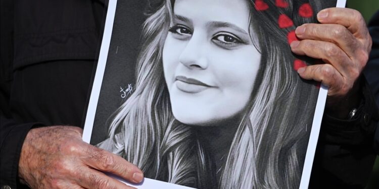 İran’da Mahsa Emini protestolarıyla ilgili 3 kişiye daha idam cezası verildi