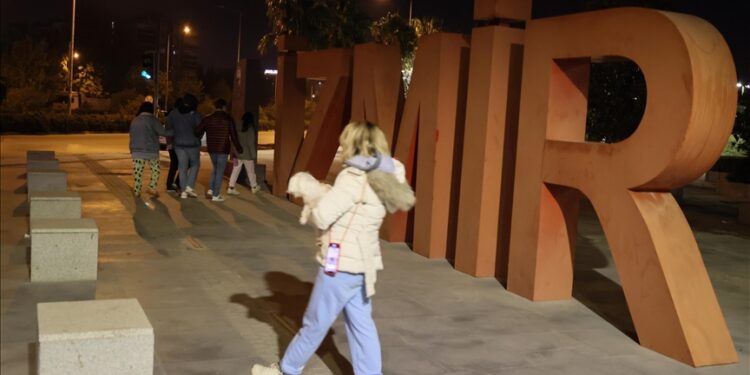 İzmir’in Buca ilçesinde 4,9 büyüklüğünde deprem meydana geldi