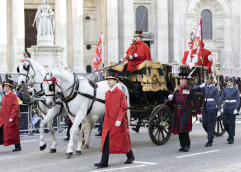 “London Mayor’s Show” geçit töreni renkli gösterilere sahne oldu