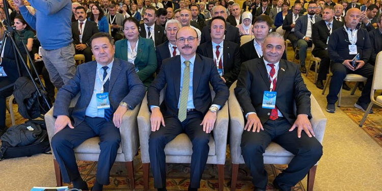 Memur-Sen Heyeti “Sosyal Bilimler Kongresi”ne katıldı