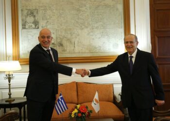 Kasulidis ile Dendias ortak basın toplantısı düzenledi