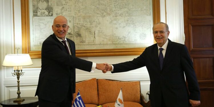 Kasulidis ile Dendias ortak basın toplantısı düzenledi