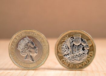 Sterlin 22,28 liradan, euro 19,42 liradan işlem görüyor
