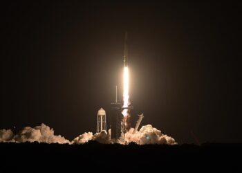 SpaceX Falcon 9 uzaya fırlatıldı