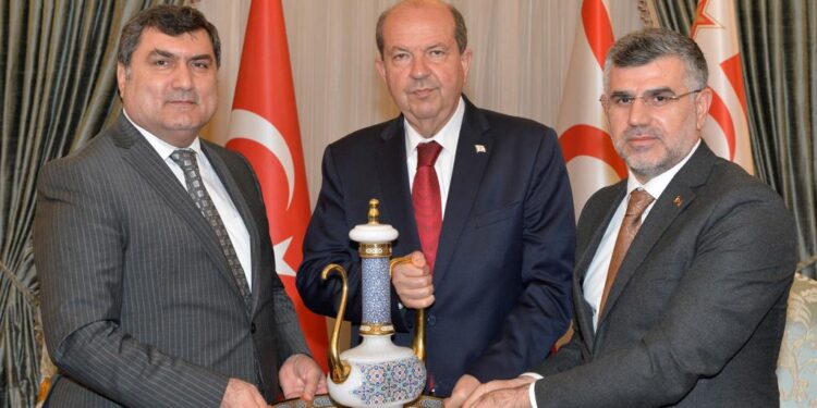 Cumhurbaşkanı Tatar, İstanbul’un Sultanbeyli ilçesinden gelen heyeti kabul etti