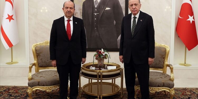 Erdoğan, Tatar ile telefonda görüştü