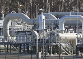 Rusya ile Çin enerji sevkiyatı ödemelerinde ulusal paraya geçiyor