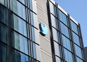 Twitter’da istifa dalgası yaşanıyor