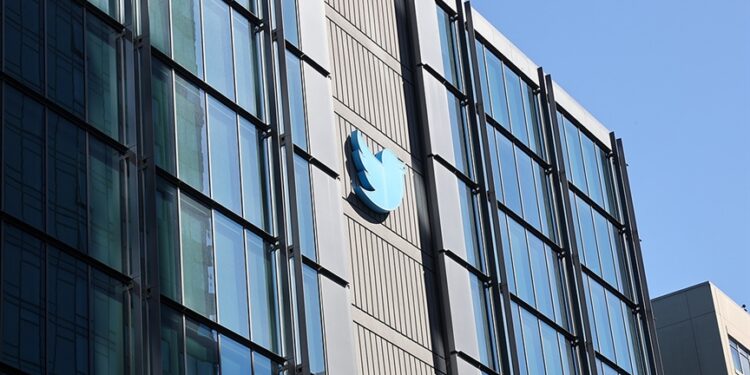 Twitter’da istifa dalgası yaşanıyor