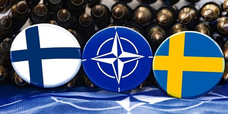 Macaristan, İsveç ve Finlandiya’nın NATO’ya üyelik onayını erteledi