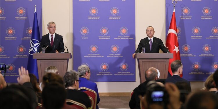 Stoltenberg: “Finlandiya ve İsveç’in NATO’ya tam üye olmaları gerekli”