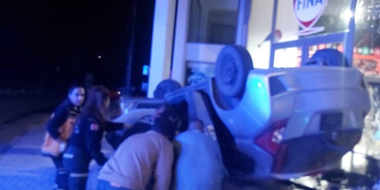 Lefkoşa’da alkollü sürücünün yaptığı kazada araç defalarca çarparak tavanı üzerinde durabildi