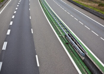 Karayolları Dairesi, yol çizim çalışmalarına devam ediyor