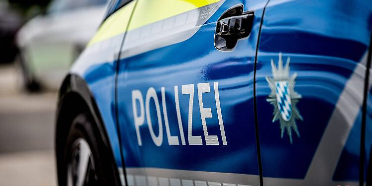 Almanya’da Tesla sürücüsü, otomatik pilot modunda uyudu