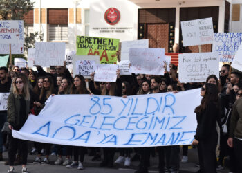 AÖA öğrencileri Meclis önüne yürüdü