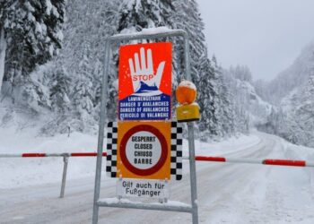 Avusturya’da bir kayak merkezinde 9 kişi çığ altında kaldı