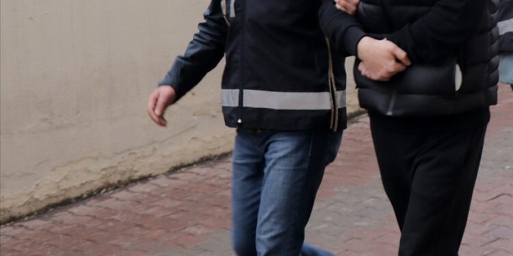 İstanbul’da 6 yaşındaki kız çocuğunun cinsel istismarı iddiasına ilişkin gözaltına alınan 2 sanık adliyeye sevk edildi