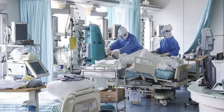 Güney Kıbrıs’ta hastanelerde Covid-19 tedavisi gören hasta sayısı 100’ü geçti