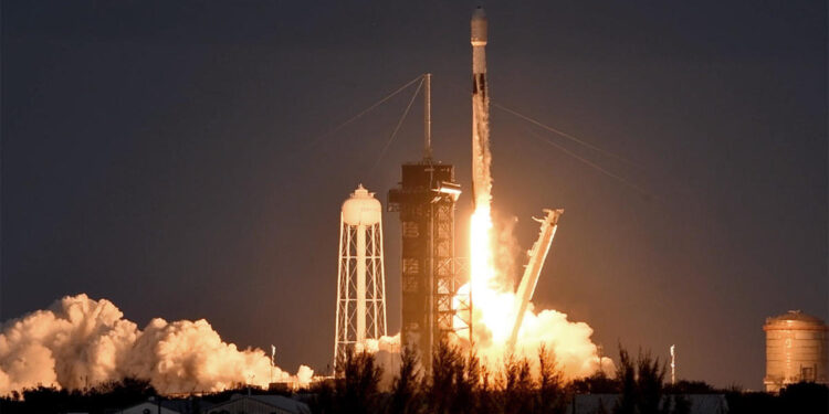 SpaceX, rakibi OneWeb için uzaya 40 internet uydusu fırlattı