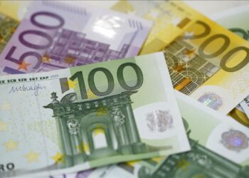 Euro 19,69 liradan, sterlin 22,88 liradan işlem görüyor