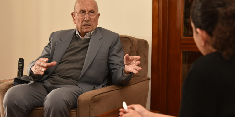 Kıbrıslı Türklerin ilk çocuk doktoru: Orhan Oktay; ‘Gocagarı’ ilaçları, muskalar. Bunlarla mücadele ettim…”