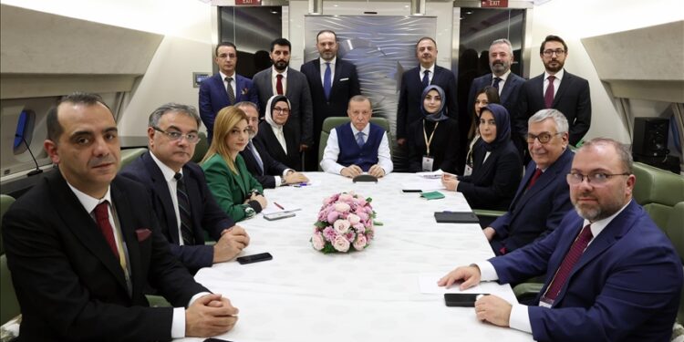 TC Cumhurbaşkanı Erdoğan, Türkmenistan dönüşü uçakta gazetecilerin sorularını yanıtladı