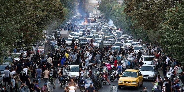 İran’da yaşamını yitiren gösterici sayısı artıyor