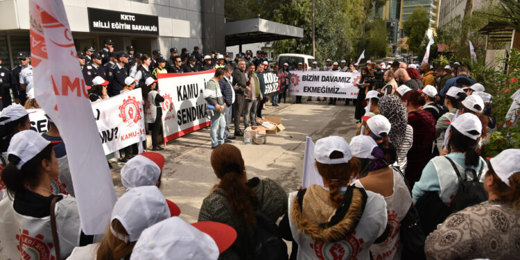 Kamu-İş, tencerede taş kaynattı