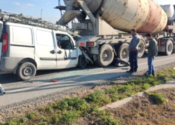 Gazimağusa – Lefkoşa Anayolu Mutluyaka kavşağında meydana gelen kazada 3 kişi yaralandı