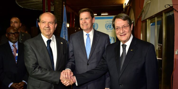 Cumhurbaşkanı Tatar ve Rum lider Anastasiadis, BM’nin “Yeni Yıl” resepsiyonunda bir araya geldi