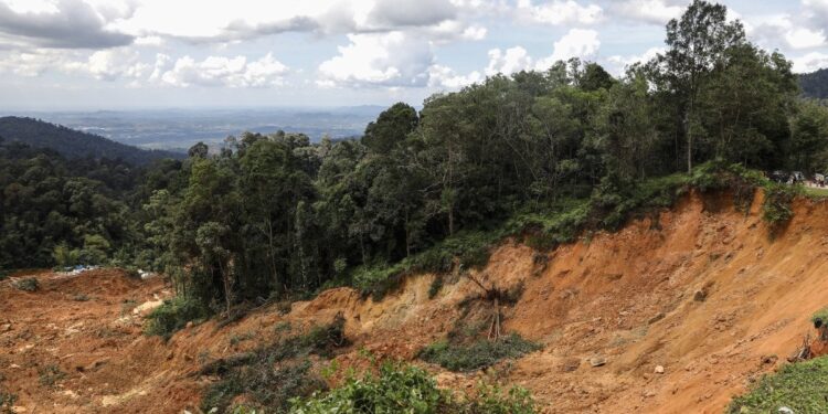 Malezya’da toprak kaymasında hayatını kaybedenlerin sayısı 23’e yükseldi