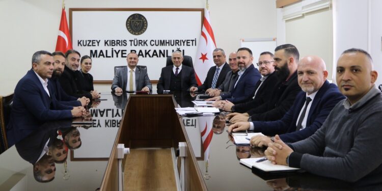 Sendikalar bakanlarla görüştü…