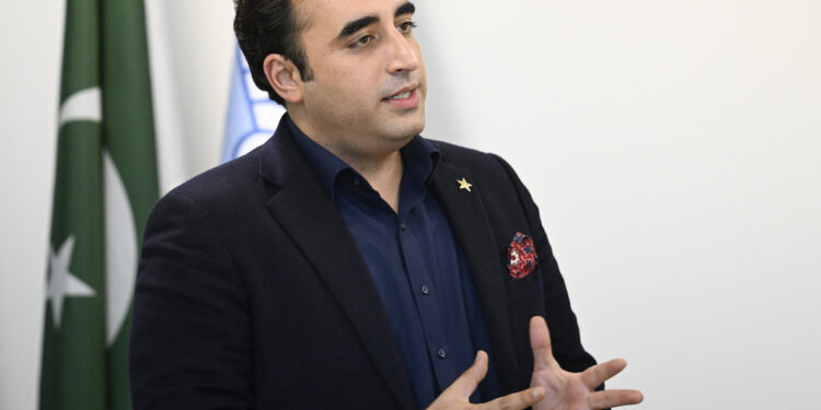Pakistan Dışişleri Bakanı Zerdari: Pakistan KKTC ile görüşüyor