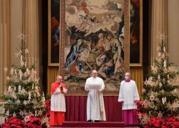 Papa Franciscus, Vatikan’daki geleneksel Noel ayinini yönetti