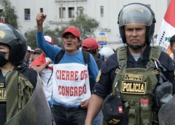 Peru’da, hükümet karşıtı protestolarda çıkan olaylarda 2 kişi öldü
