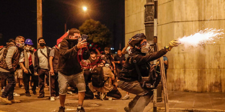 Peru’da, hükümet karşıtı protestolarda çıkan olaylarda ölü sayısı 7’ye yükseldi