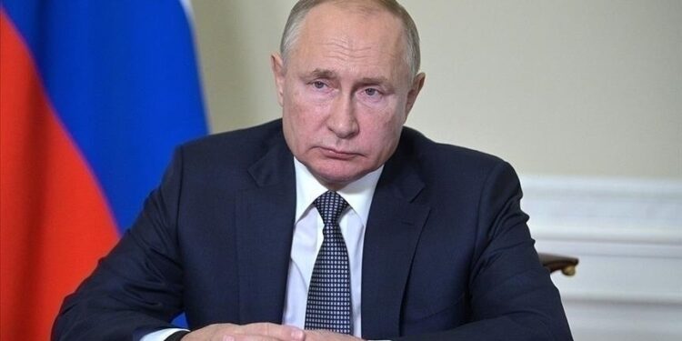 Putin, Karabağ konusunda Aliyev ve Paşinyan ile üçlü görüşme yaptığını açıkladı