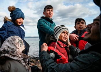 Greko Burnu açıklarında saptanan teknede 18 mülteci