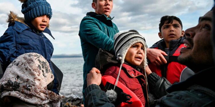 Greko Burnu açıklarında saptanan teknede 18 mülteci