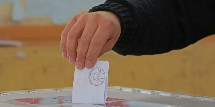 Siyasi parti yetkililerinin nerede ve saat kaçta oy kullanacağı belli oldu
